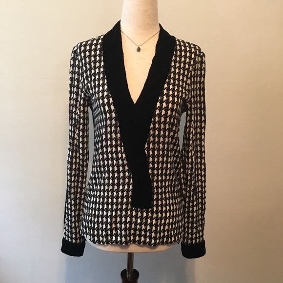 Zara Tops - Zara Houndstooth Plaid Velvet Neckline Shirt
